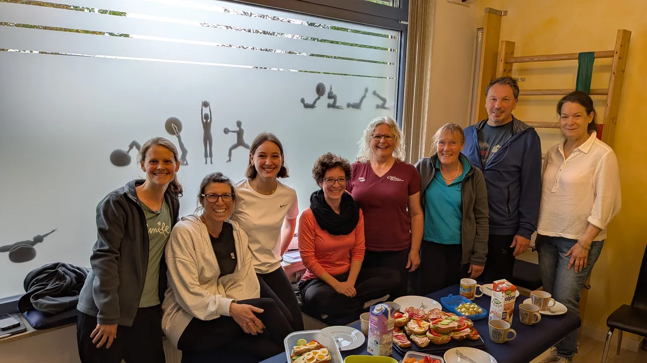 Das achtköpfige Team der Praxis Claudia Bürgstein